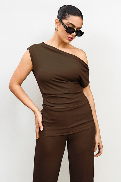 Leisure Solid Sloping-Shoulder Slim Top & Wide-Leg Trousers Co-ord