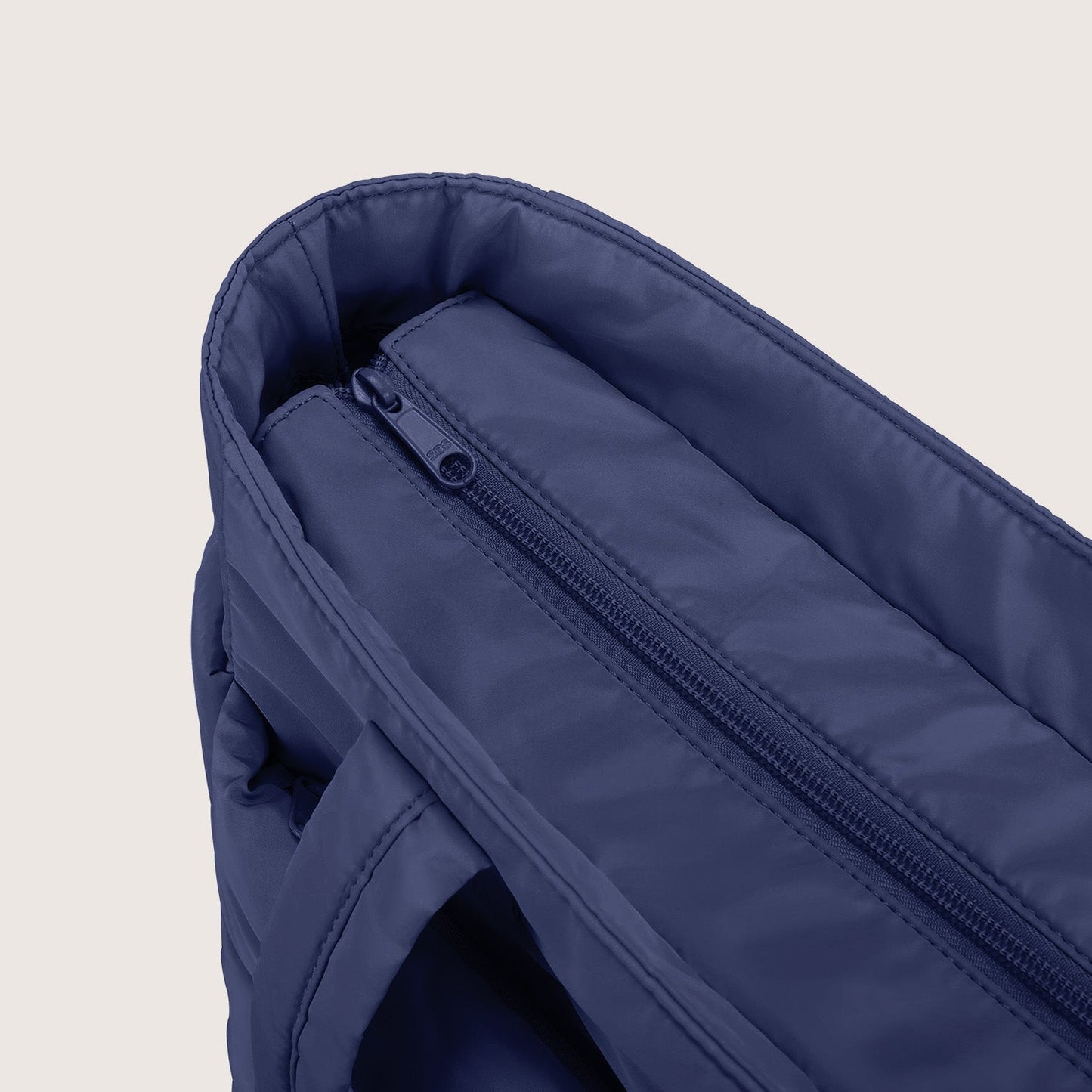 20L Puffy Tote Bag med 15,6" laptoprom